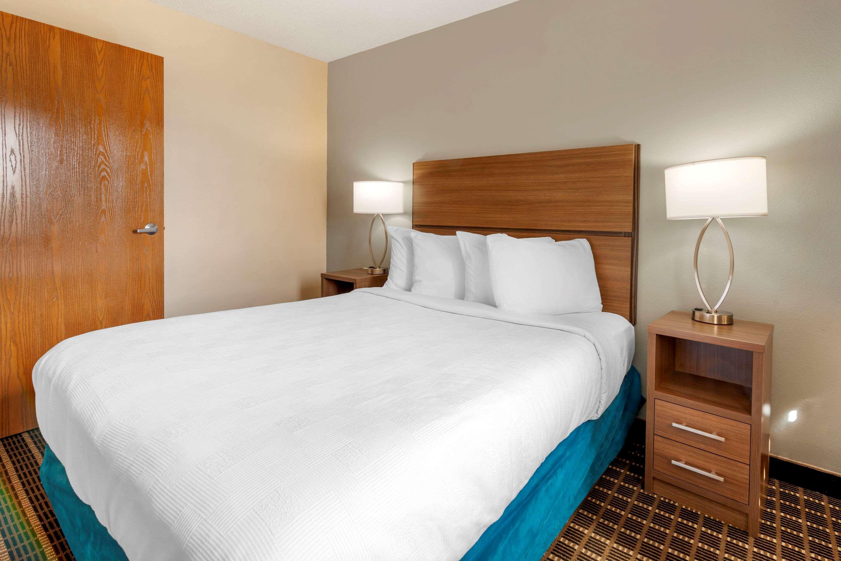 เมนสเตย์ สวีทส์ Hotel Dubuque ภายนอก รูปภาพ
